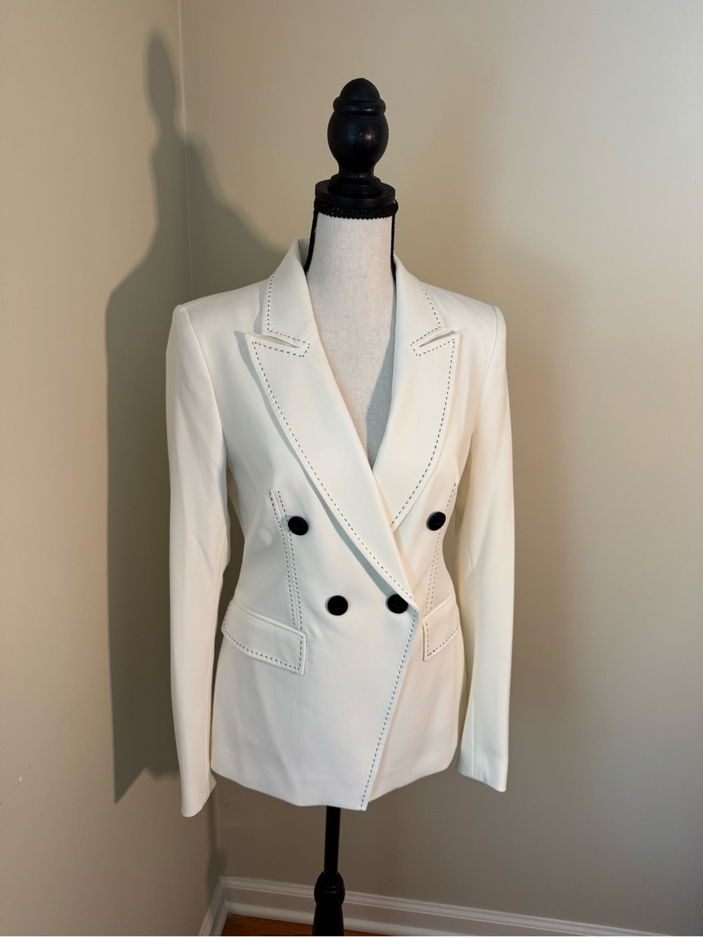 Elie Tahari White Double-Breasted Blazer with Black Buttons